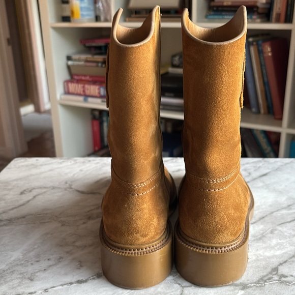 Chanel women’s great condition 100% authentic Tan Suede Boots size 37.5 - Picture 4 of 10